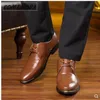 Sukienka Buty klasyczny mężczyzna spiczasty palec butę buty męskie skórzane czarne buty ślubne Oxford Formal Busines