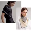 Sciarpe Sciarpa in raso di seta naturale di alta qualità da donna scialle stampato a righe bianche nere sciarpe quadrate di grandi dimensioni con bandana regalo per signora 230824