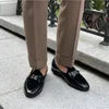 Отсуть обувь черная подлинная кожаная мужская туалетная туфли для обуви Металлическая пряжка дышащая наскальменуется для мужчин.
