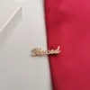 Pins broches DODOAI aangepaste broche diamanten sieraden roestvrijstalen initialen reversspeld bruidsmeisje cadeau gepersonaliseerde naam 230824