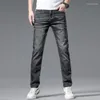 Jeans maschile kubro sottile dritto scuro sottile ammorbidente denim smart ufficio gentiluomo indossa casual indossa taglio chic taglio blu blackgrey