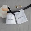 Gemelli 50 pezzi Sacchetto regalo personalizzato per gioielli in cotone bianco con nastro nero 8x10 cm Bomboniere natalizie per matrimoni Custodia per imballaggio 230824