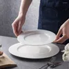 Tallrikar Pure White Ceramic Plate Creative Western Restaurant Steak Flat European Living Room Breakfast Bread Dish Kök bestick