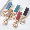 Keychains Luxury Key Chain Men Lady Keychain Contrast Leather for Car Ring Holder Gift Ies Famlies Accessories grossist