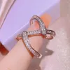 Cluster ringen luxueuze rosé goud onregelmatig openwork cross round full diamanten paar ring voor vrouwen geometrische jubileum cadeau sieraden