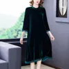 Robes décontractées Vert foncé Hiver Femmes Lâche Velours Épais Robe chaude Automne Coréen Vintage Solide 2023 Robes de fête élégantes