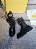 Kobiety Projektantki botków płócienne buty buty mody mężczyźni kobiety trampki gumowe dna wysokie, czarne białe jumbo koronkowe grube podeszwa 0821