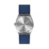 Montres-bracelets Matten Black Rich Style Bande de cuir Blue Star Dust Dial Hommes Montre givrée