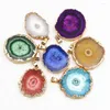 Pendentif Colliers 6pcs / lot Mélange de couleurs Choix de mode Agate naturelle Géode polie tranche de cristal irrégulière pierre dorée