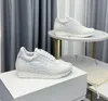 Designer Soulevez le bas Chaussures d'entraînement Tissu en cuir véritable avec chaussures décontractées respirantes pour femmes Flow Runner Doublure en peau de mouton en daim Baskets confortables