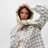 Sjaals Ontwerp Gewatteerde Sjaal Driehoek Gezwollen Kap Hoofddoek Winter Warm Versierd Sjaal Halsdoek voor Mode Vrouwen 230824