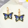 Pendientes colgantes 1 par de aro con colgante de mariposa de Metal para mujer, joyería de regalo, gota de insecto Simple y única AE27