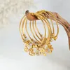 Bangle europeiska och amerikanska personliga typer av hängformer valfritt armband prisvärd lyxstil avancerad retro värdig PE