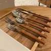 Set da tavola di lusso Set di stoviglie coreano in acciaio inossidabile Set di bacchette coltello forchetta cucchiaio Set di posate con manico in legno HKD230812