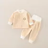 Ensembles de vêtements Ensembles de vêtements Vêtements d'hiver pour bébé Garçon Fille Outfit Set Coton Né Sweatshirts Bébés 0 3 Mois Mère Enfants Trucs Shippi Gratuit