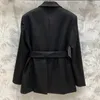 Designer de jaqueta feminina Parkas 23SS Fashion Último estilo com cinto de espartilho Jackets Lady Slim Coats Outwear
