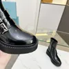 2022 Luxury Design Prad Boots Elegant ASnd Perfect Cool Girl in Autumn Winter Alphabet Anti -Wrinkle Fashion Leisure Boots rrk