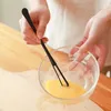 1PC Eggbeater Ręcznie działający krem ​​jajowy mały mieszany kij gadżetowy gadżet ręczny dozownik pieczenia gospodarstwa domowego z łyżką HKD230810