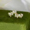 أقراط مسمار التصميم الياباني والكوري Zircon Pearl الرائعة الصغيرة اليومية على شكل C 2023 مكانة علامية بسيطة