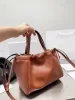 Küçük bir alışveriş çantası, tüm çanta basit ve temiz ve portatif omuz süper güzel