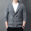 Maglioni maschili a maglia cardigan a maglia autunno autunno e inverno di fascia alta collare a doppio petto coreano con maglione a colori solidi