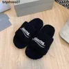 Balenciga Wool Slippers Женщины 2023 Осенняя зима Новая шерстяная шипа