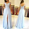 Sky Blue szyfonowe Długie sukienki druhny 2022 Strapy spaghetti koronkowe aplikacje Ruched podzielone plus size Maid of Honor Wedding Guest Dr260l