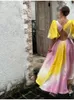 Vestidos casuais básicos colorido arco-íris com decote em v vestido de manga de sopro mulheres sem costas cintura alta botão plissado midi vestido moda verão feminino festa robe 230824