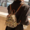 Skolväskor mode kvinnor mini ryggsäck högkvalitativ leopard nylon axelväska liten för tonårsflickor reser ryggsäck 230823