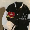 Giacche da uomo hip hop retrò a cuore spezzato per il cuore ricamato in varsity coppia street harajuku uniforme da baseball americano 230823