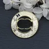 Nova moda broche cheio de diamantes Personalidade elegante lapela versátil temperamento pin suéter acessórios paety vermelho ouro pérola diamante lasca latão um broche 9005