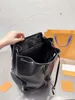 Uma mochila masculina é um ótimo presente para o seu parceiro, e é um ótimo tamanho para se divertir ou trabalhar