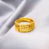 Кластерные кольца Вьетнамский золотой абакус великолепен и богат в открытом симуляционном кольце. Чистое латунное подарочное подарочное кольцо для друзей
