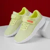 Sneakers Buty do biegania dla chłopców Przyjazd moda swobodna chodzenie dzieciom oddychając oddychanie do sportu 230823