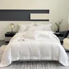 Conjuntos de roupas de cama 100%de algodão Conjunto Home Têxtil Três linhas Bordado Luxuoso Campa de Folha de Passagem Twin/Queen/Soldana 230823