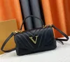 2023 Projektant Torba Bag luksusowe torebki damskie Trzymaj mnie torby na ramię najwyższą jakość skórzane litery kwiatowe Crossbody Ladies Nowa fala makijaż