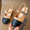 Zapatos planos Sandalias para niñas Zapatos sin cordones con punta negra Niños Princesa Charol Slingbacks Cadena Mary Janes Verano Niños 356R 230823