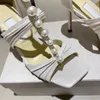 Chaussures de mariage Talons sandales de perles Femmes Chaussures En Cuir Véritable Avec Strass Bout Fermé Parti Brillant Bas Pompes Chaussures À Talons Hauts sac à poussière 35-42