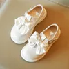 Chaussures plates Printemps nouveaux enfants chaussures en cuir filles princesse Bowknot chaussures simples décontracté mode bébé enfants fille chaussures de mariage L0824