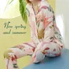 Vêtements de nuit pour femmes CRLAYDK 2023 Femmes Pyjamas en coton Trois-quarts Feuille Imprimé Bouton Down Loungewear Col Encoche À Manches Longues