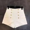 Shorts pour femmes 2023 Automne Taille haute Bouton d'or Décoration Tendance Petites femmes All Match