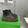 Botas femininas de desenhista de pneus Luxo Chelsea Martin Joelho Bota Mulheres Motocicleta Tornozelo Metade Anti-Slip Plataforma de Moda Neve Inverno Mid Botas Bootie Sapatos Botas de Couro