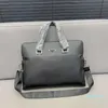 2023-män Laptop Bags Designer BROCFASES STORA HANDBAG BUSINESS TRIP OFFICK LÄDER LÄDER TOTE Bred axelrem Versatil Crossbody