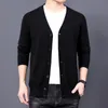 Herrtröjor Herr Cardigan Spring Autumn Casual V-ringning Knitwear Male Solid Single Breasted Sweater Coat Long Sleeve Knit Cardigan 230824