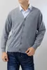 Pulls pour hommes Pull en cachemire pur Hommes Cardigan Poches Solide Gris Style Casual Haute Qualité Tissu Naturel Stock Liquidation