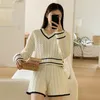 Kvinnors spårvagnar Clothland Kvinnor Elegant Knittande tröja Shorts Suit Knitwear V Neck Long Sleeve Pullover Mini Chic Two Piece Set Ta180