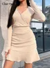 Vestidos casuales Mujeres Sólido Sexy Plisado Una línea Vestido de punto Moda V Cuello Suéter de manga larga Elegante Primavera Otoño Mini