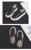 Paños de mujer Color sólido Four Seasons Nueva zapatilla de deporte de moda Leopard Girl Zapatos blancos Cordones negros Low Top 230821