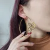 Hoop Huggie Qitian Custom Name Earrings Personlig överdriven örhängeuttalande handgjorda anpassade hiphop sexiga smycken för hennes 230824