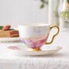 Tasses Tasse à café et soucoupe en porcelaine d'os européenne, ensemble de tasses à thé britanniques de l'après-midi, en porcelaine dorée, cadeau d'anniversaire et de mariage 230825